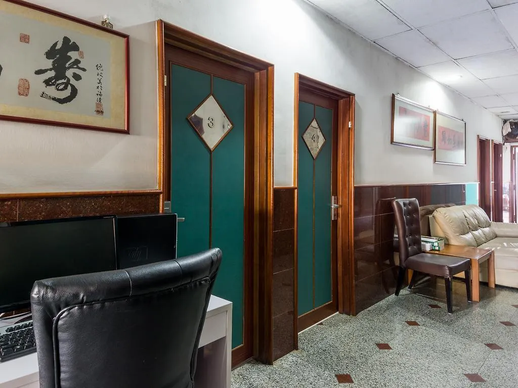 Reddoorz Near Aljunied Mrt Hotel Singapore 3*,  Singapore